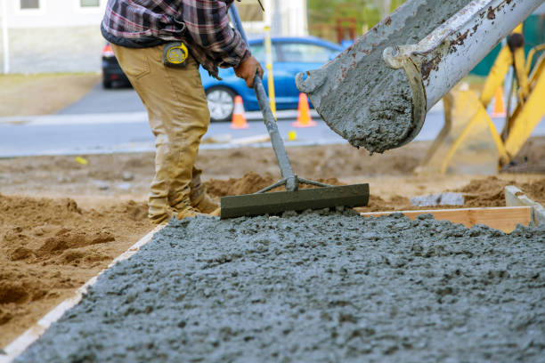 Best Concrete Driveway Installation  in Bloomfield Hills, MI